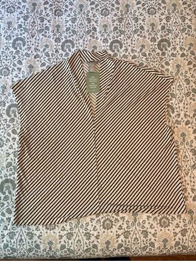 H&M Black & White Diagonal Striped Sleeveless Top